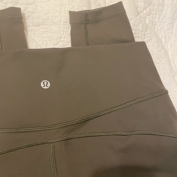 Lululemon In Movement 28” everlux leggings olive green - Picture 4 of 10